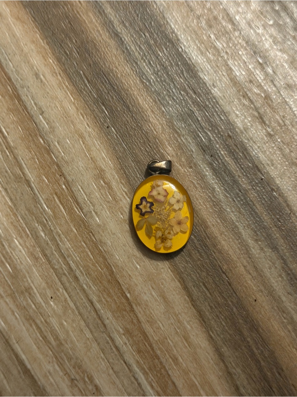 Yellow Floral Resin Oval Pendant Necklace vintage